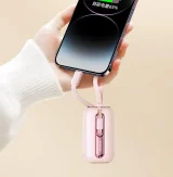 10000 mAh Colorful sorozatú 22,5 W-os powerbank USB-C és iPhone Lightning kábelekkel, rózsaszín 11