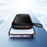 10000 mAh-s powerbank USB, USB-C, iPhone Lightning és USB-C kábellel - Fekete 7