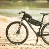 Twarda wodoodporna torba rowerowa na ramę poj. 1.6L czarna 5