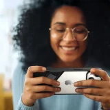 Kemény tok gélkerettel és állvánnyal iPhone 13 Pro-hoz, fekete 4