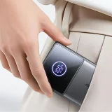 10000mAh 22.5W Power Bank s uvlačivim USB-C kabelom - Crna 4