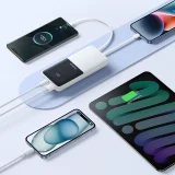 10000 mAh-s, 22,5 W-os LiPo power bank beépített USB-C és iPhone Lightning kábelekkel – fehér 10