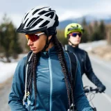 MTB kerékpáros sisak levehető napellenzővel és USB hátsó lámpával, 54-57 cm - fekete-fehér 9