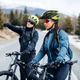 MTB kerékpáros sisak levehető napellenzővel és USB hátsó lámpával, 57-62 cm - fekete és sárga színben 8